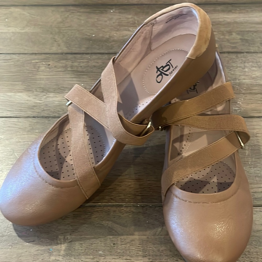 Like new brown Otot ballet flats size 9m!